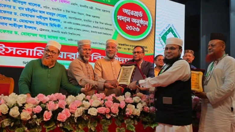 জাতীয় পর্যায়ে শ্রেষ্ঠ শিক্ষাপ্রতিষ্ঠান তা'মীরুল মিল্লাত কামিল মাদ্রাসা